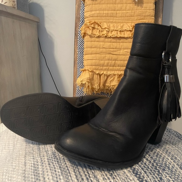 Eva & Zoe ankle boots size 9. - Picture 2 of 2